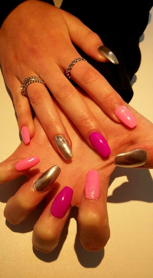 Fingers manicure makeup
