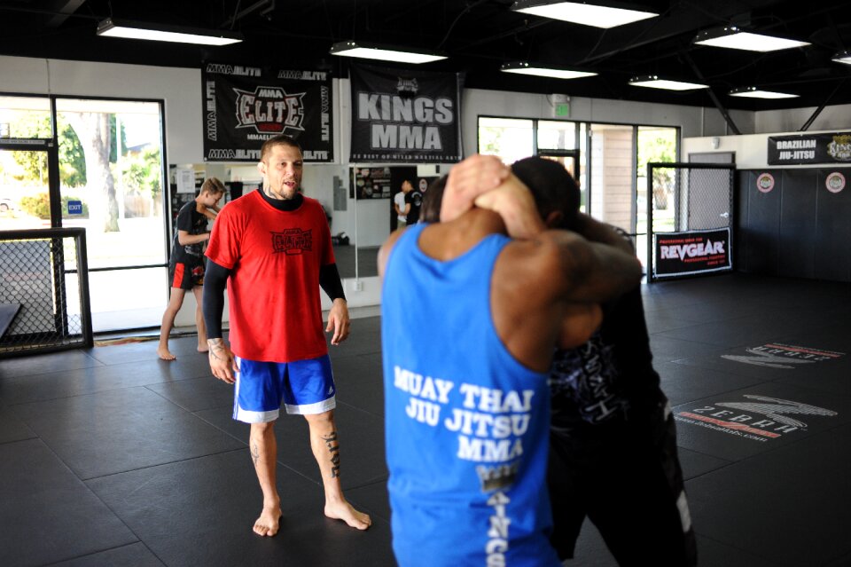 Grappling kickboxing combat