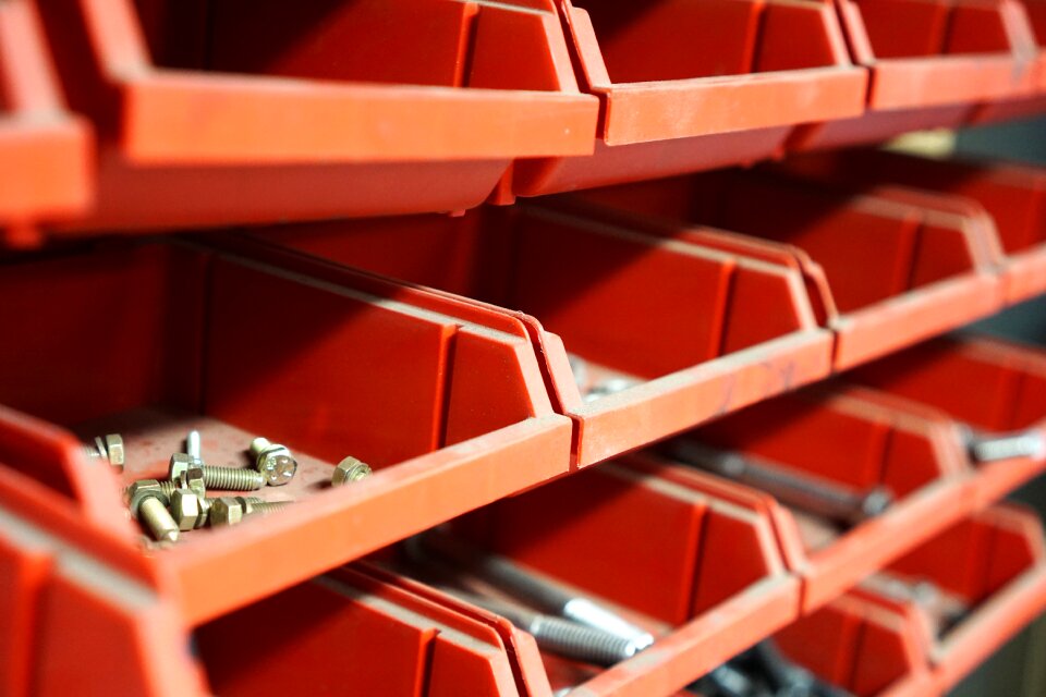 Screws nuts workshop