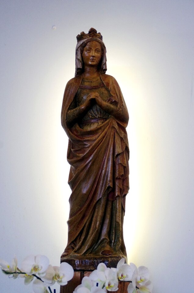 Statue virgin halo