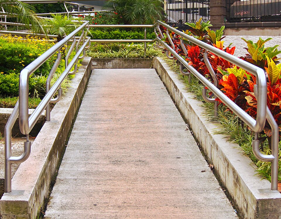 Rails flowers green area