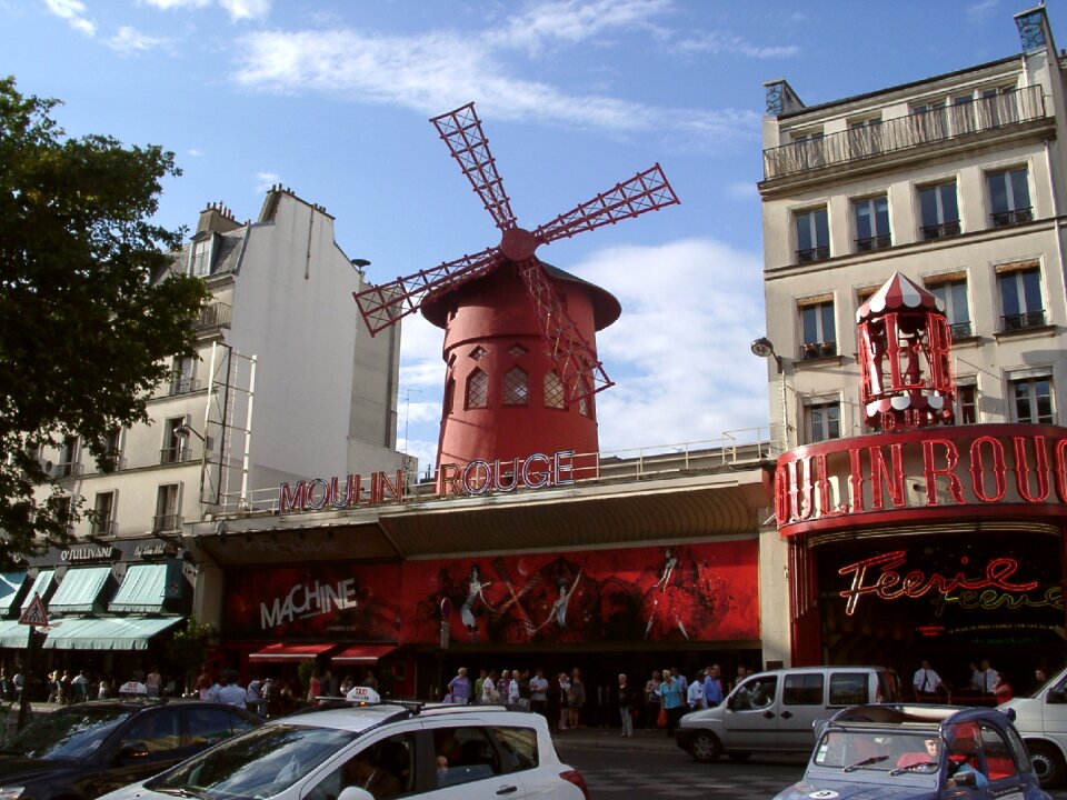 Red mill paris night life