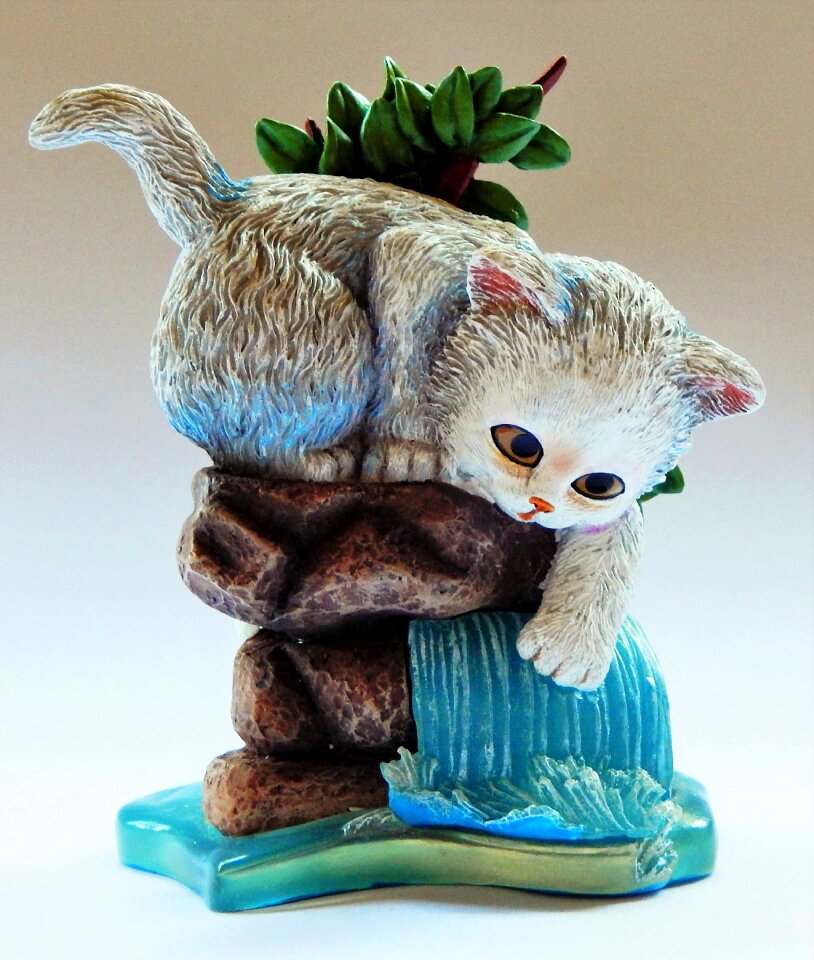 Figurine waterfall curious