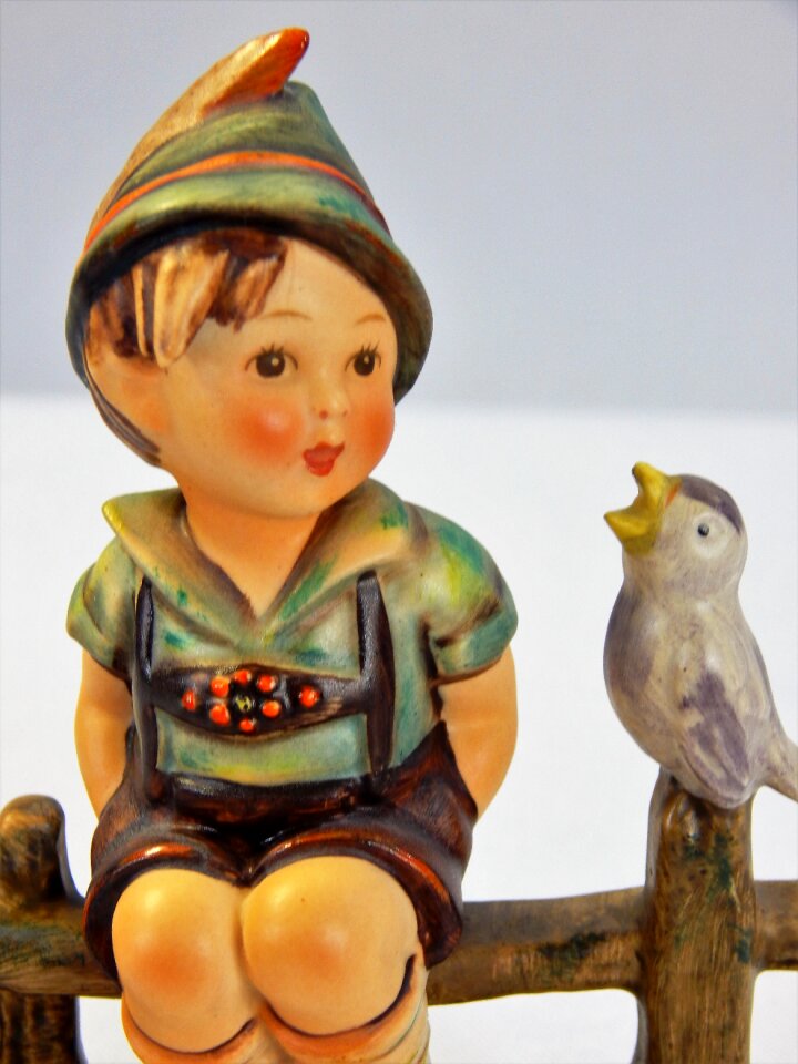 Collectible porcelain knick-knack