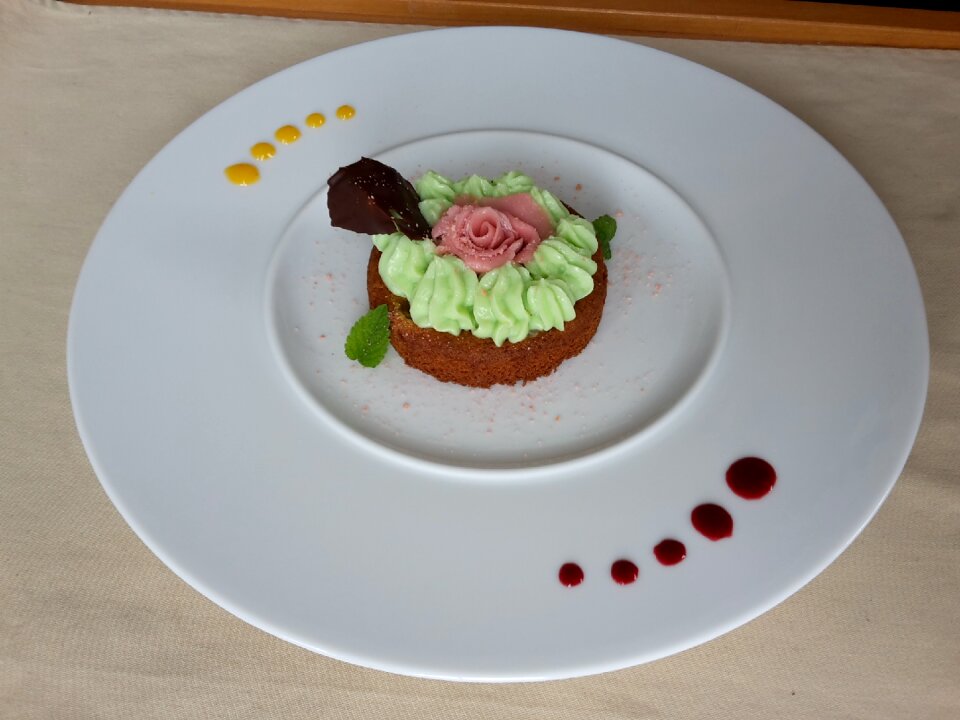 Cream pistachio dressage