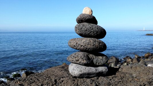Stacking stones balance cairns