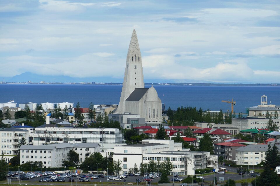 Church hallgrímskirkja mountains