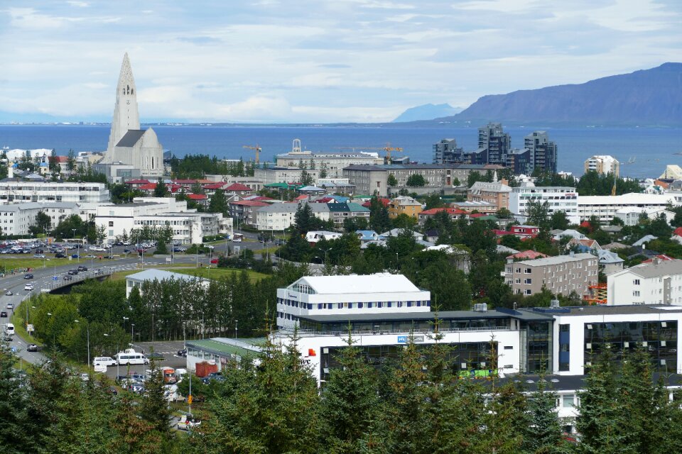 Church hallgrímskirkja mountains