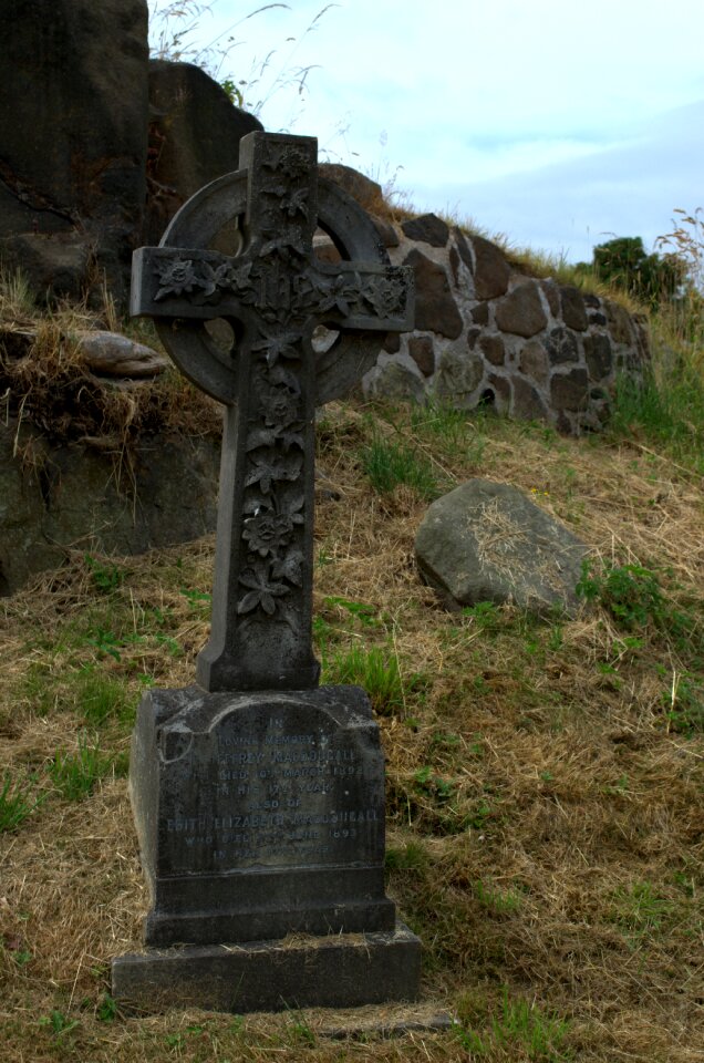 Crosses ruin tombstone