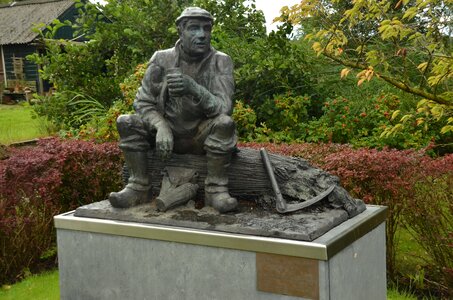 Labor image statue