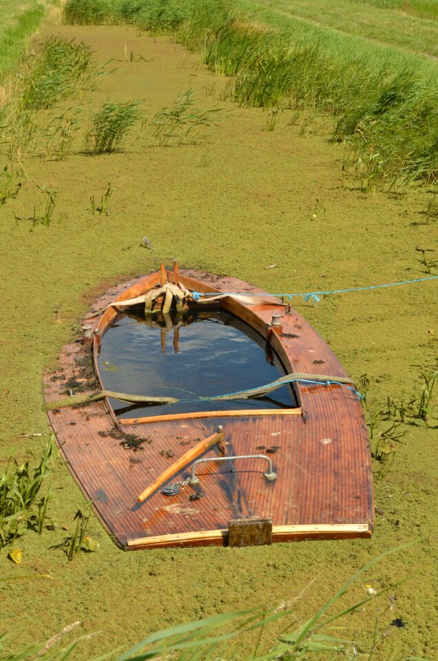 Shipwreck ship wreck leak