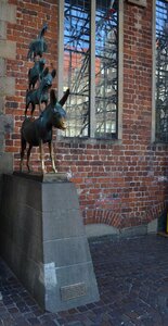 Places of interest landmark bremer bronze
