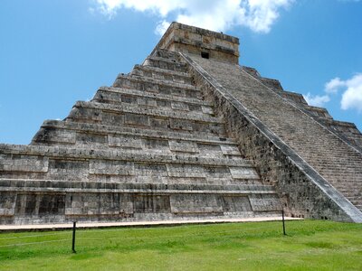 Pyramid maya chichen itza photo