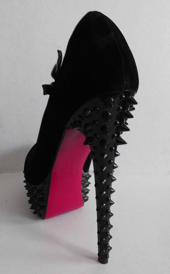 High heels black paint