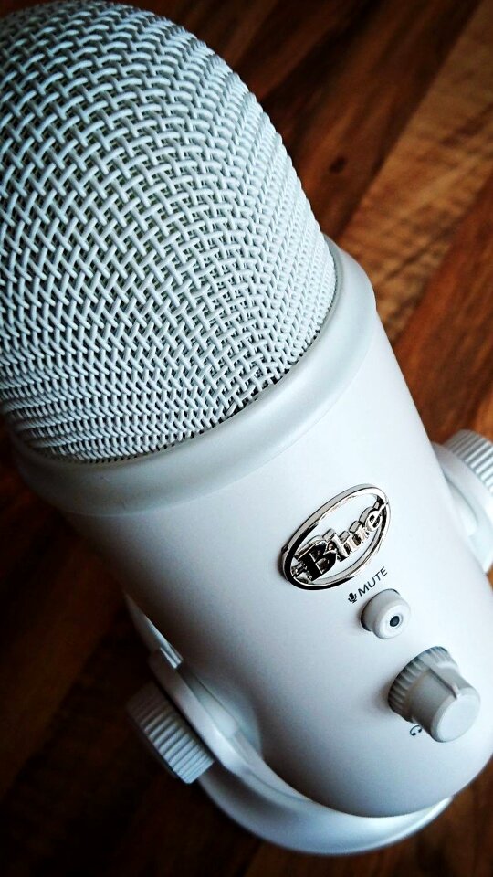 Blue yeti white