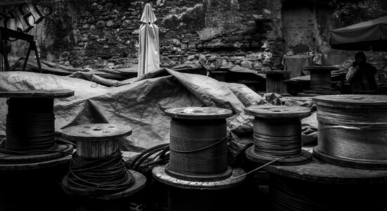 Pulley scully black and white