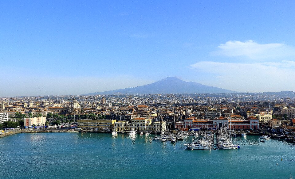 Port volcano catania