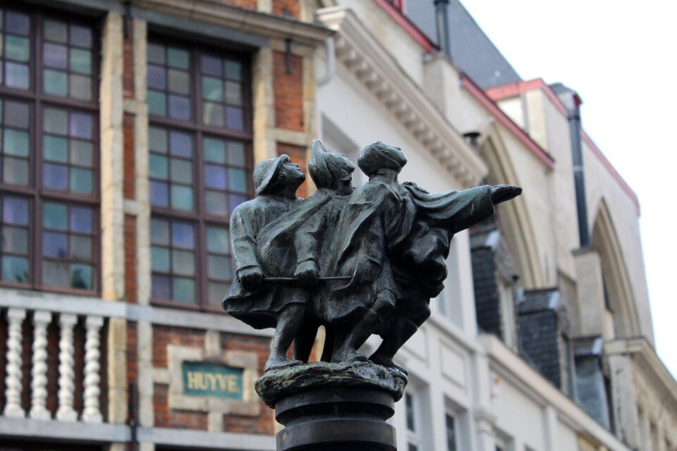 Brussels grand place sculpture