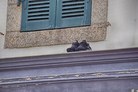 Market tennis used shoes