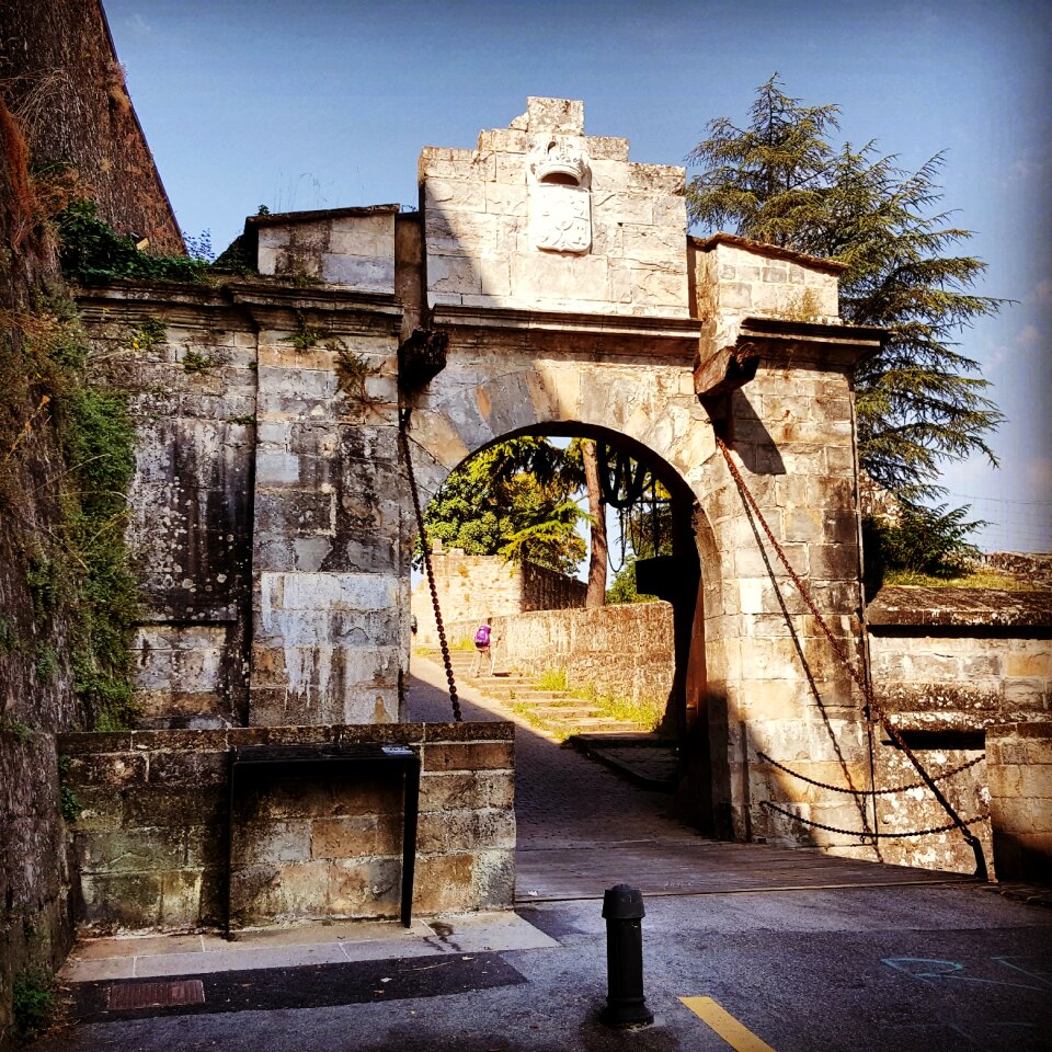 France portal pamplona lift gate