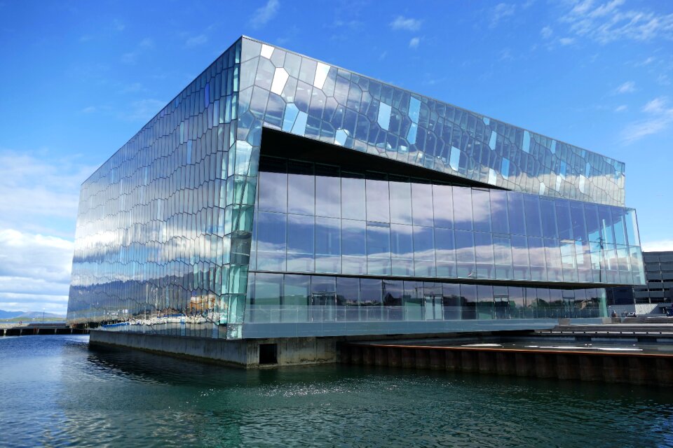 Concert facade glass