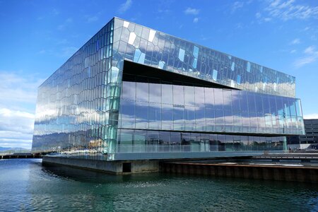 Concert facade glass