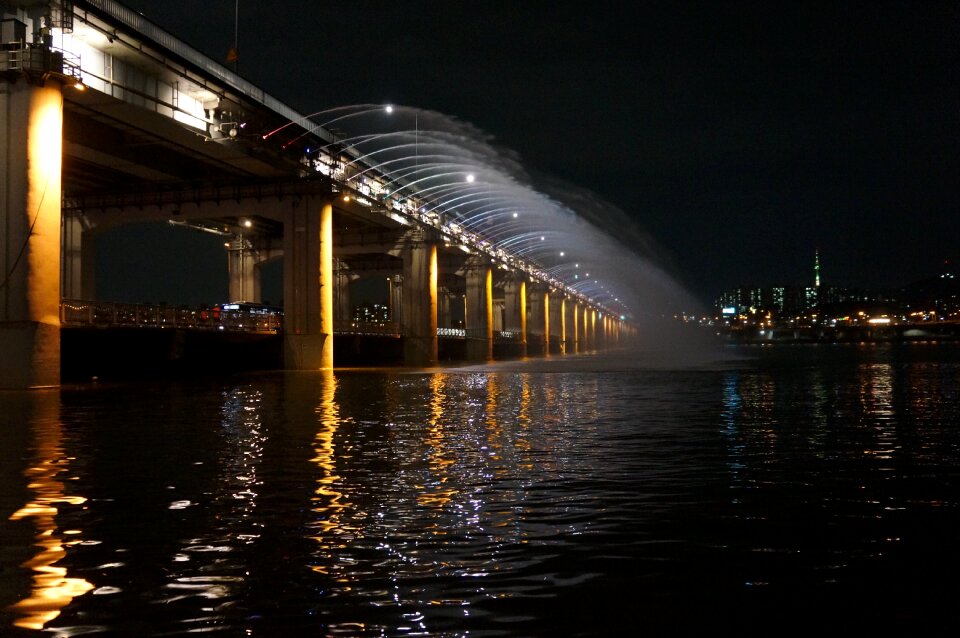 Fountain han river bridge