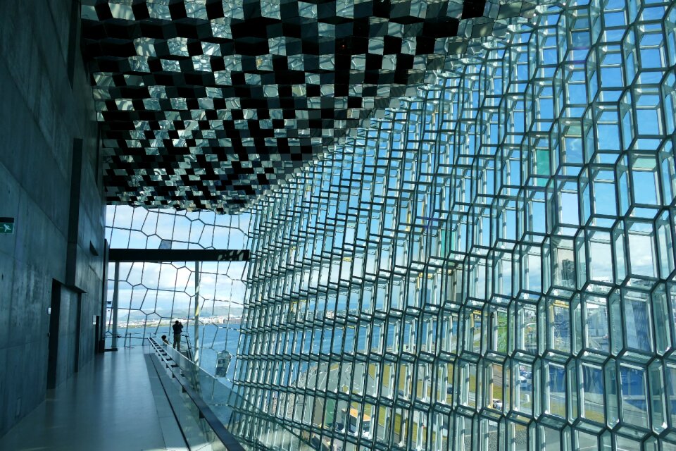 Concert facade glass
