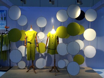 The shop window circle green