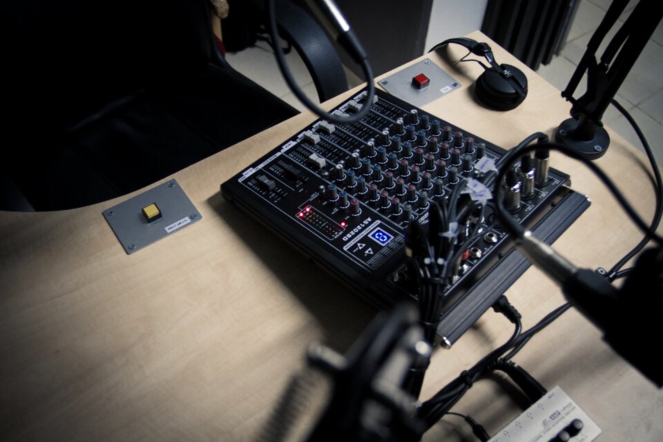 Broadcasting recording station