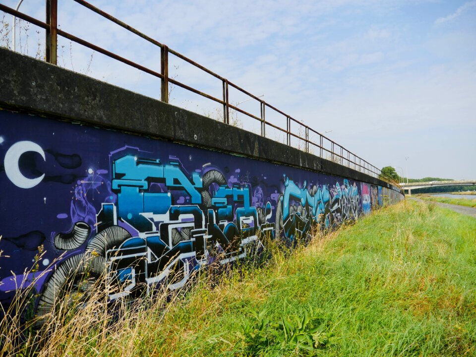 Street art mons bridge