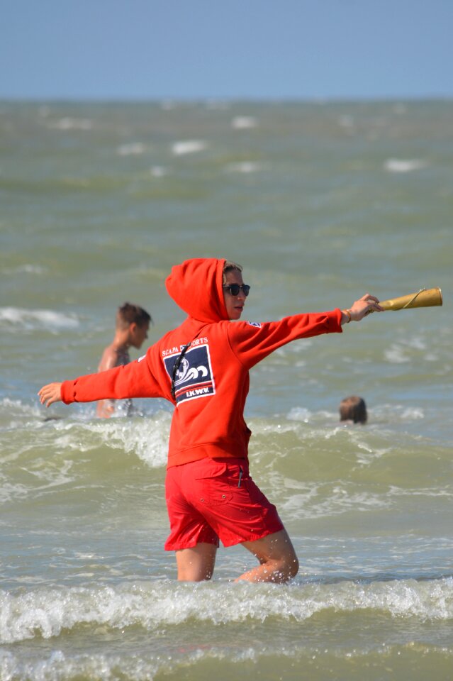 Rescuer swimming horn