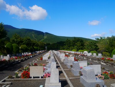 Tombstone cremation plateau