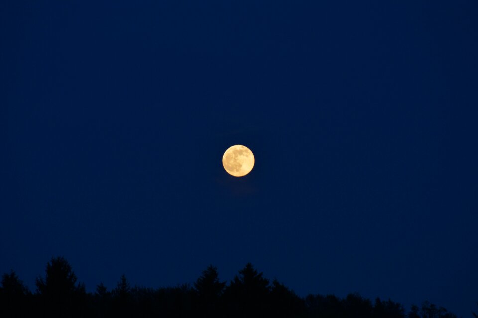 Dark night sky full moon
