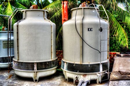 Engineering machine cooler