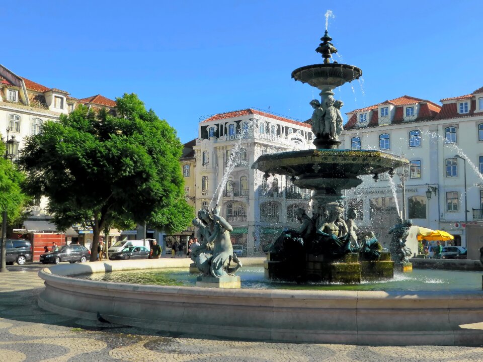 Fountain monument architecture