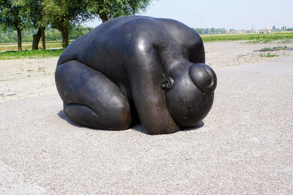 Art in de panne woman sculpture sculpture