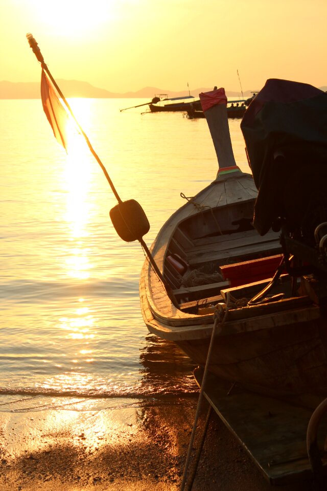 Sea water ship