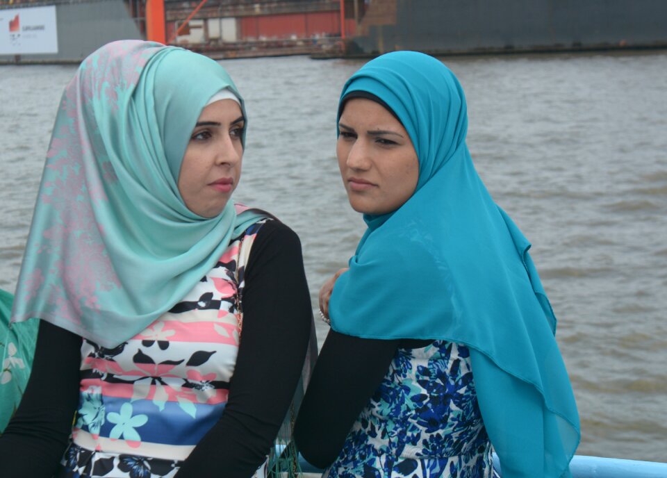 Veiling ship public