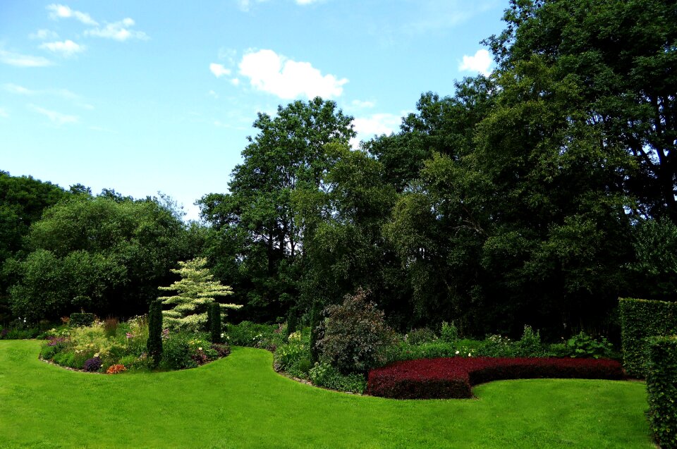 Applied colorful hedge