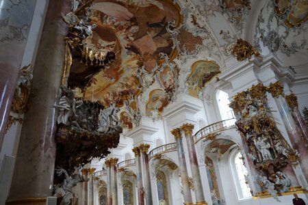Building baroque easter