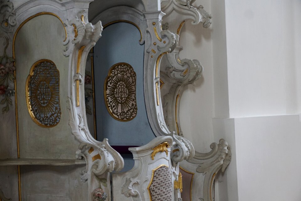 Building baroque confession