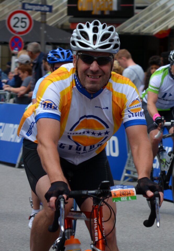 Cycling races viewers participant