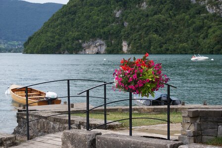 Annecy lake boat flower