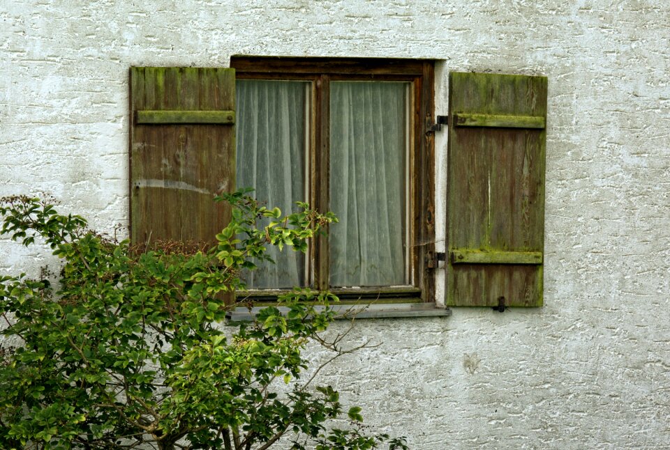 Break up shutter facade