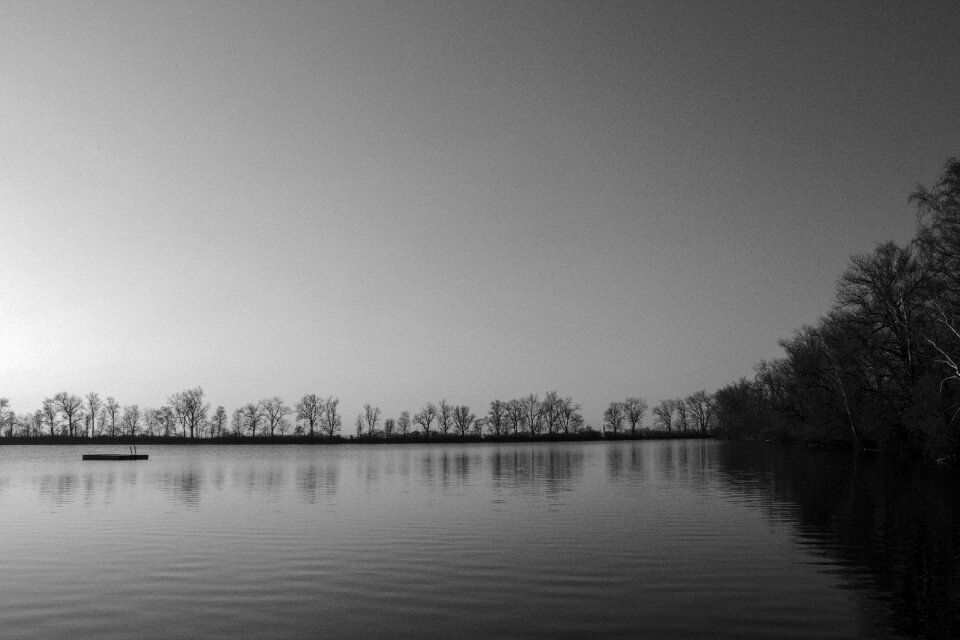 Still water thenner lake mirroring