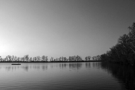 Still water thenner lake mirroring photo