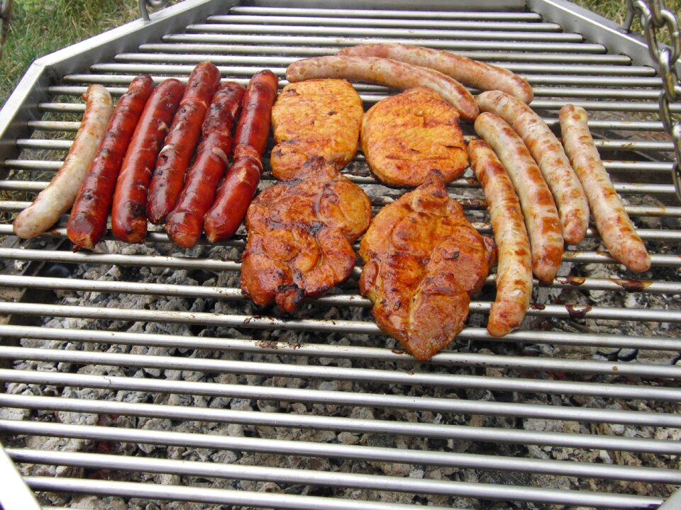 Preparation grill sausage pivoting fry