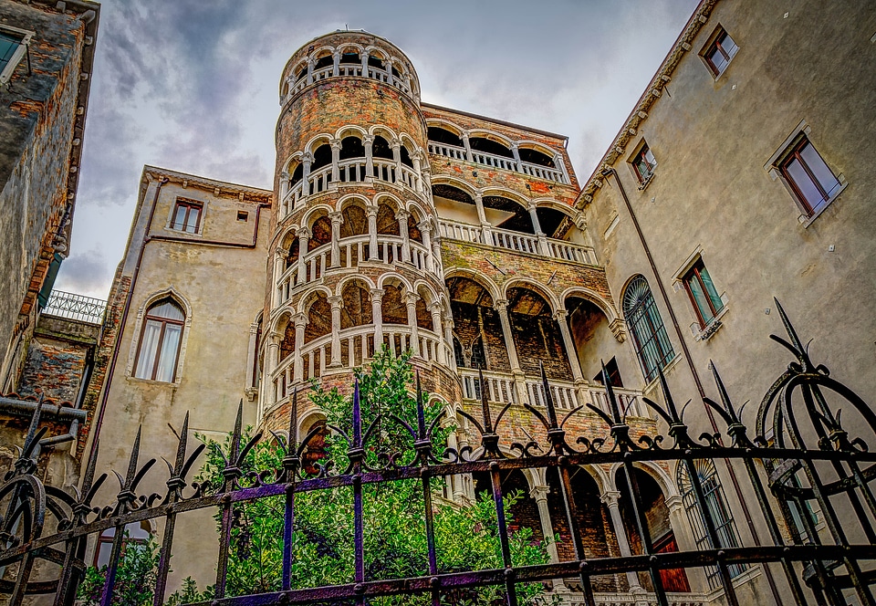 Italy houses famous