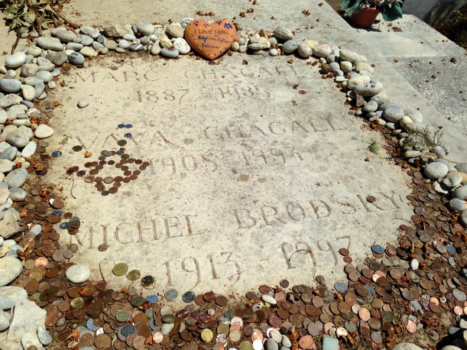Grave burial brown tomb